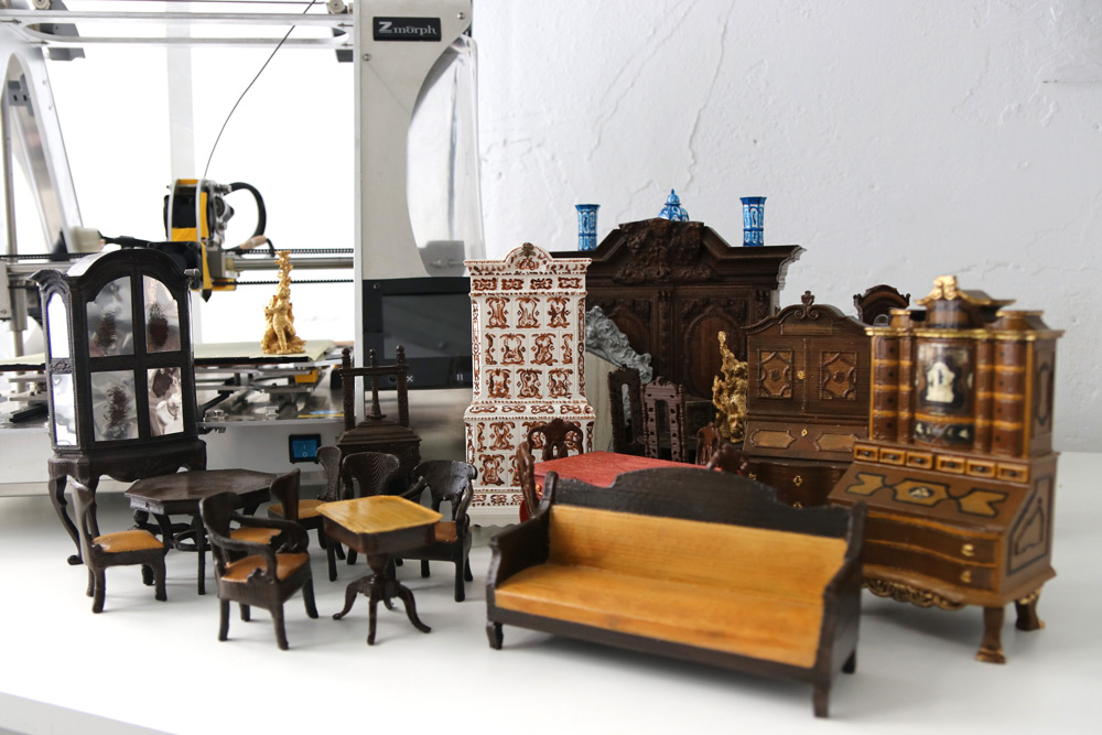 Amazon Jungle Tarmfunktion rolle 3D Printed Miniature Furniture Displayed in Museum