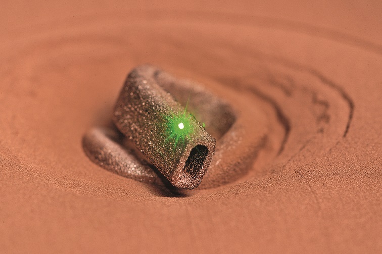 Exposure of a single layer in a SLM process with green laser light to manufacture an internally cooled coil for inductive heat treatment. © Fraunhofer ILT, Aachen, Germany.